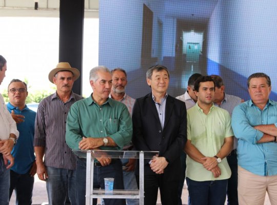 Autoridades durante cerimônia de inauguração das obras.