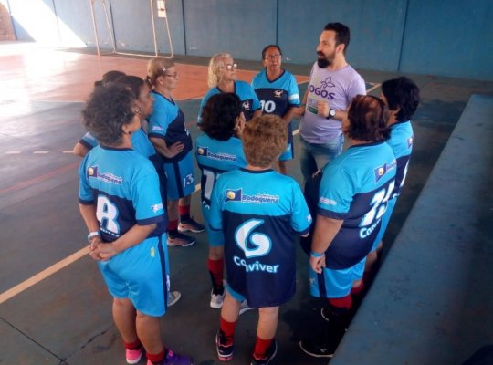 equipe_feminina_de_volei_adaptado