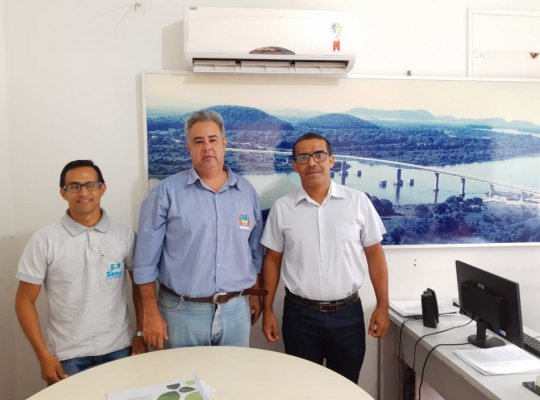 Na foto, Hélio, Reginaldo e Luciano, após conversa.