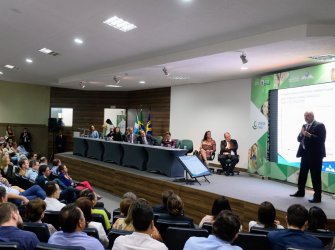 Osmar Terra lança Criança Feliz no Mato Grosso do Sul