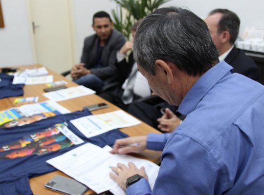 Prefeito assinou termo que oficializa parceria.