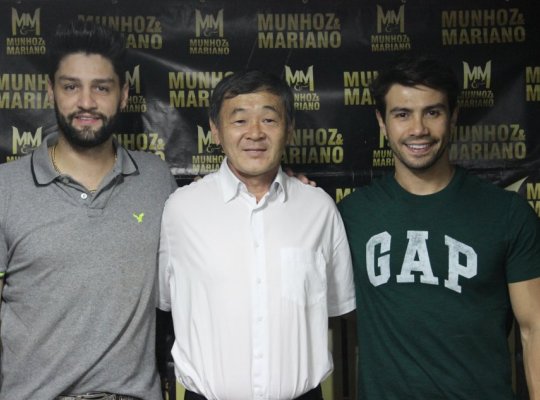 Prefeito Kazu e dupla Munhoz e Mariano.