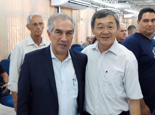 Prefeito Kazu e governador Reinaldo Azambuja.