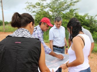 Representantes da Agraer e Agehab discutem regularização.